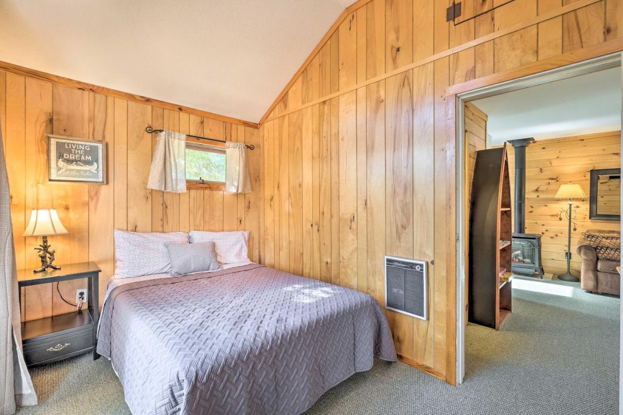 Lake Pleasant Cabin On 3 Acres With Kayaks And Beach! Luaran gambar